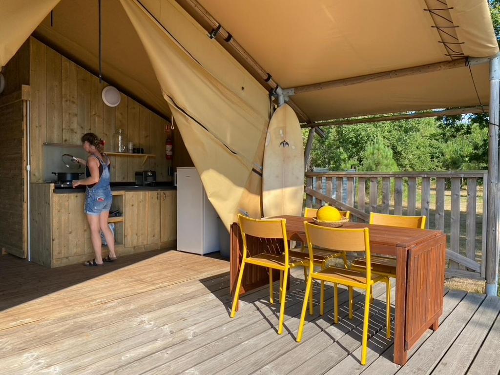 Camping La Kahute - Tente Lodge Au Coeur De La Foret 카르캉 외부 사진