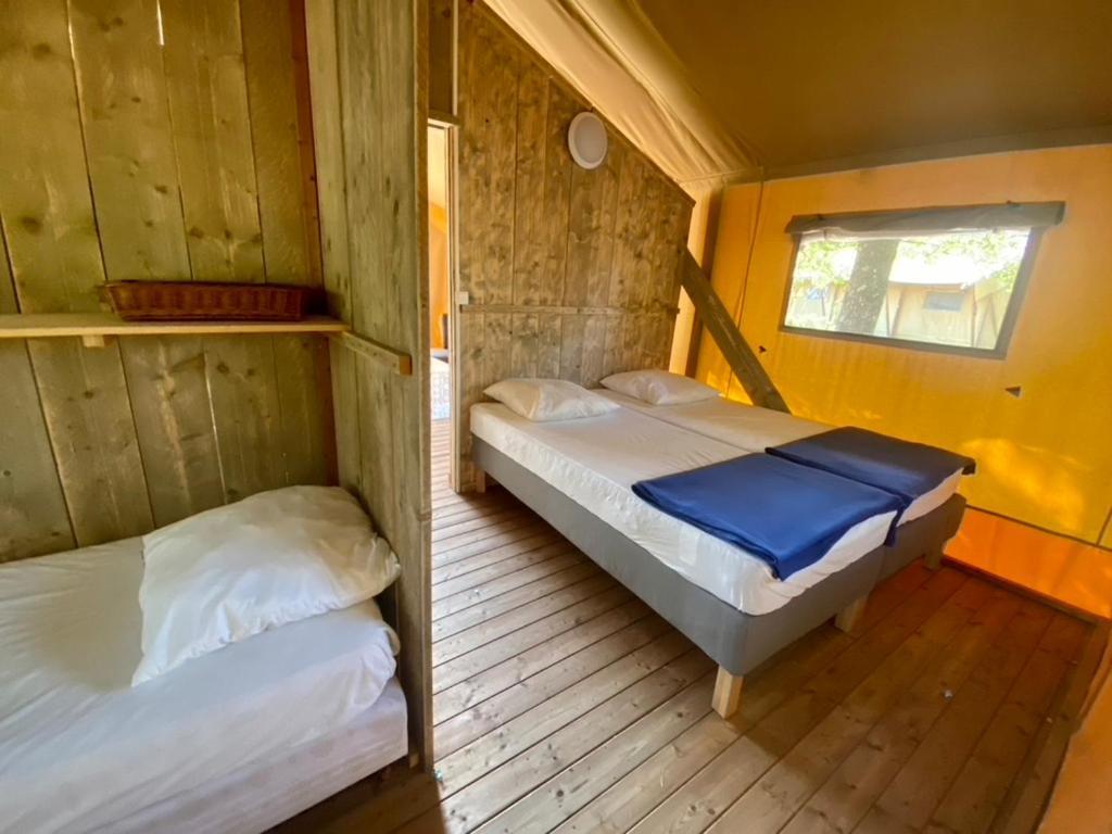 Camping La Kahute - Tente Lodge Au Coeur De La Foret 카르캉 외부 사진
