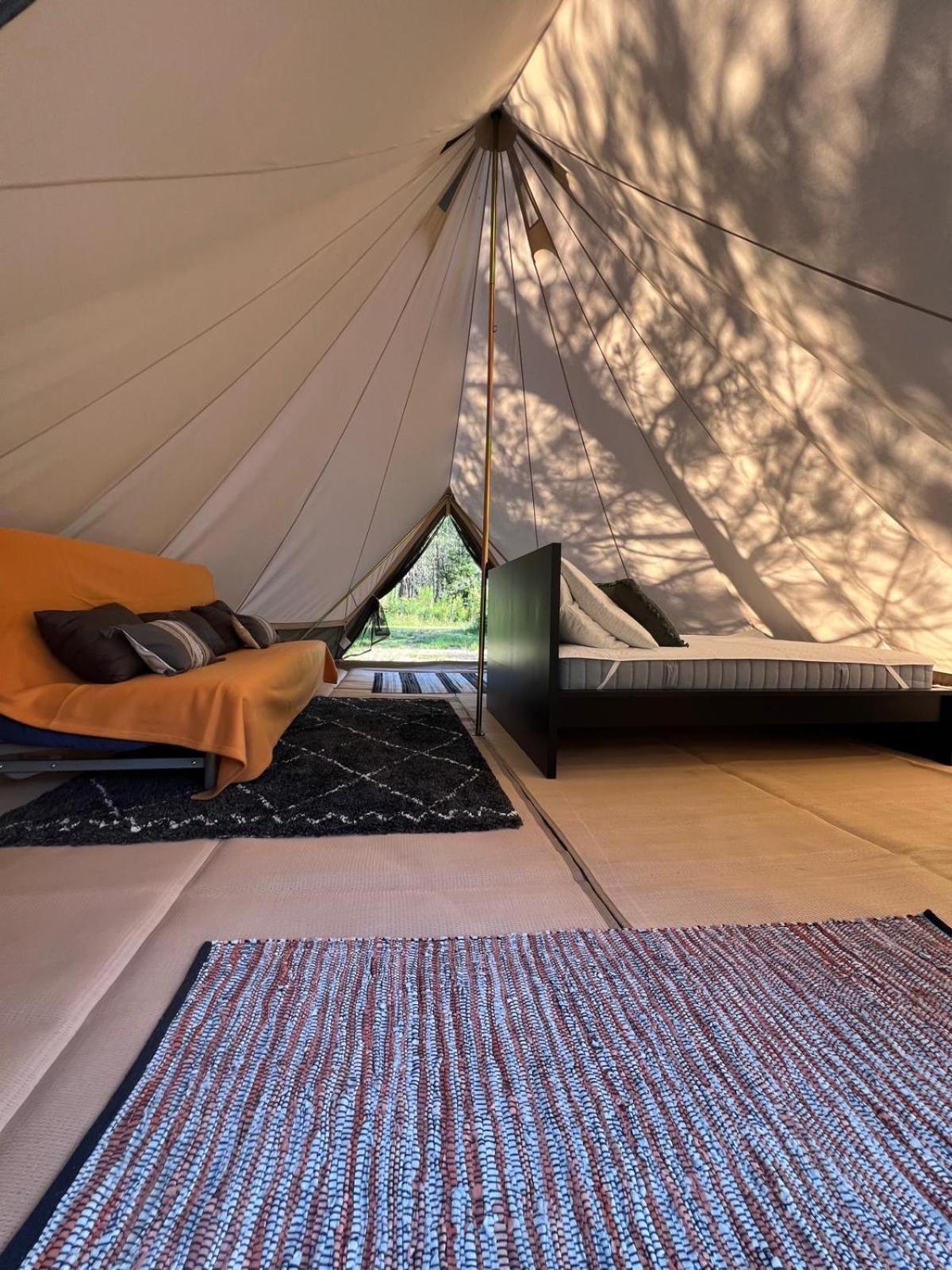 Camping La Kahute - Tente Lodge Au Coeur De La Foret 카르캉 외부 사진