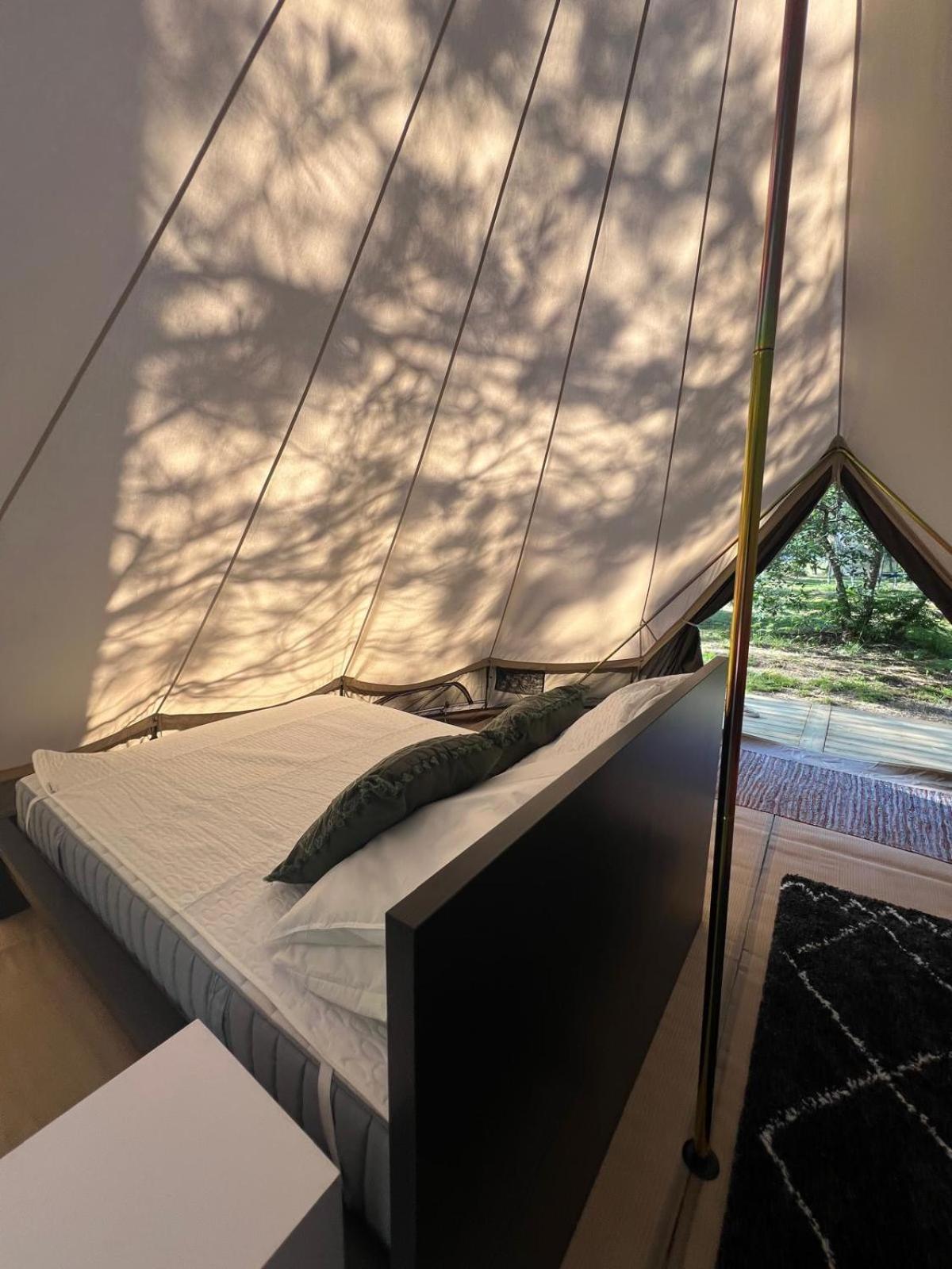 Camping La Kahute - Tente Lodge Au Coeur De La Foret 카르캉 외부 사진